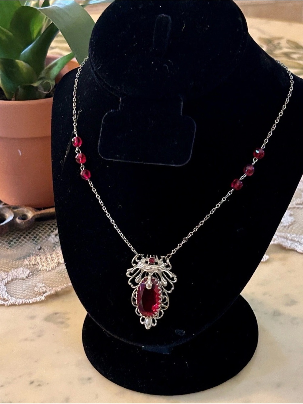 Vintage ART DECO CZECH RED GLASS Lariat GOLD TONE necklace with DROP PENDANT